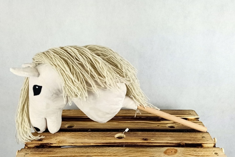 Hobby Horse  Izabel Beżowy - Mały (Koń na kiju) A4