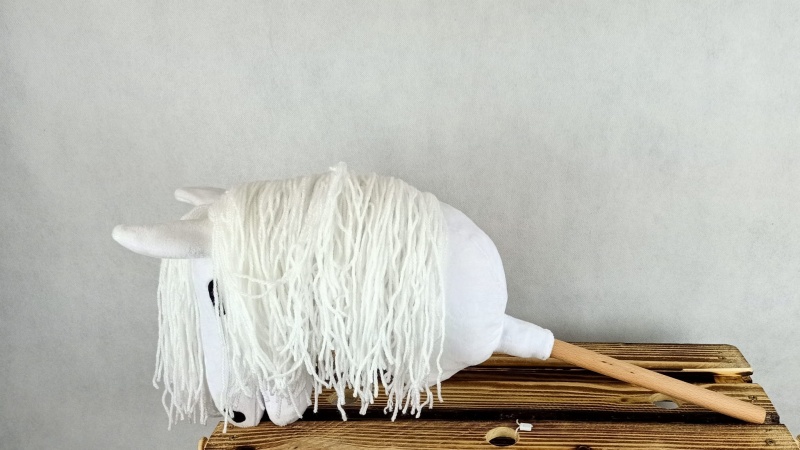 Hobby Horse  Siwek Biały- Mały (Koń na kiju) A4